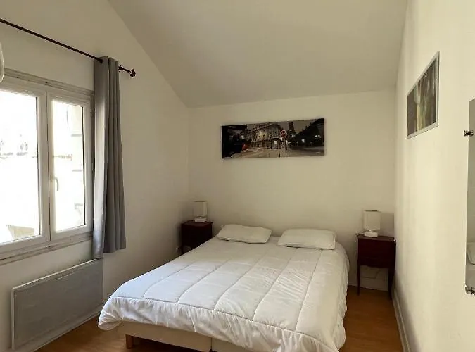 F2 Face Au Jardin Des Prebendes De Tours